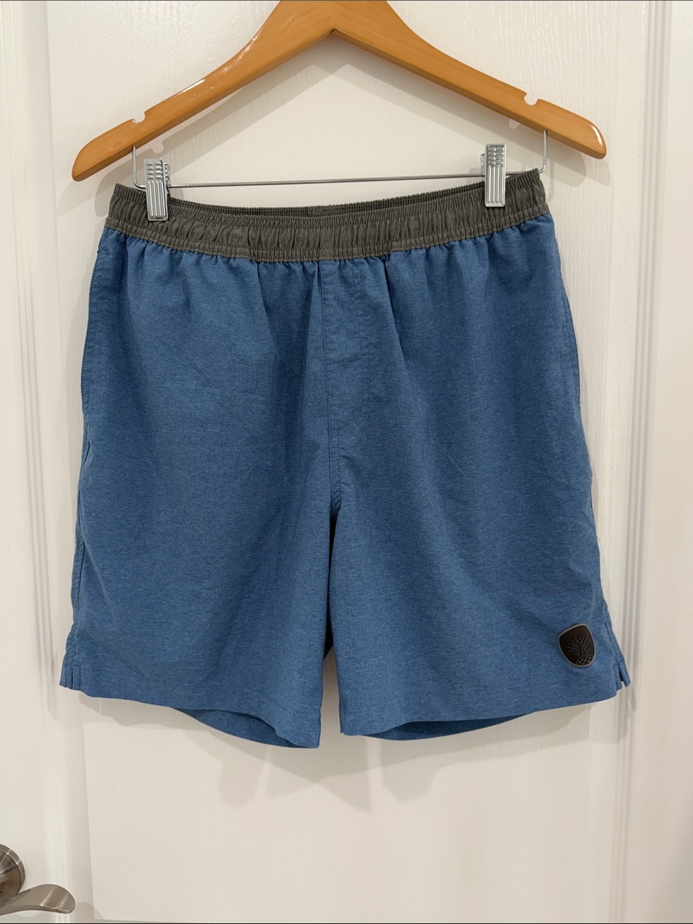 Chubbies Hermosas stretch swim trunk shorts featuring a gray waistband medium 7”